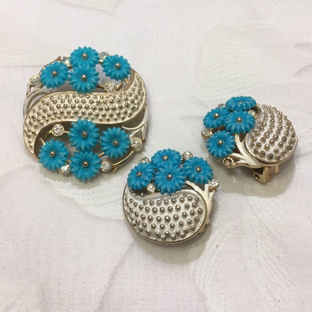 Vintage Enamel And Molded Celluloid Flower Set - Picture 5 of 8